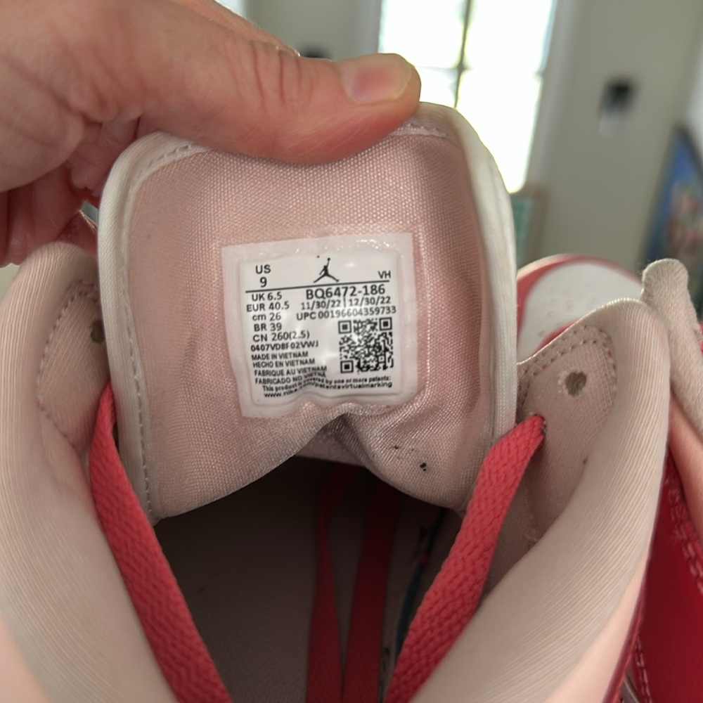 Nike Women’s Air Jordan 1 Mid sneakers - Picture 6 of 6